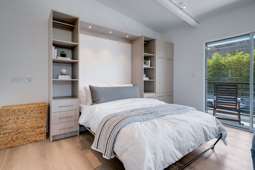 More Photos Of 2602 Pacific Ave, Venice Apartments For Sale