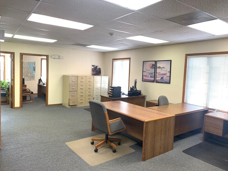 More Photos Of 1440 Maple Ave, Lisle Office For Lease