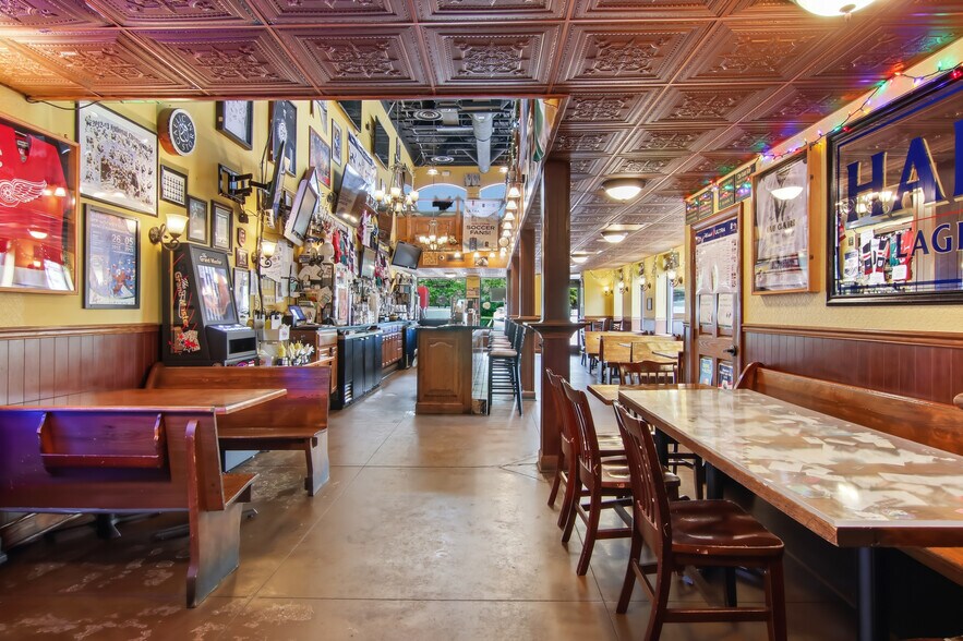 More Photos Of 442 Water St, Eau Claire Bar For Sale