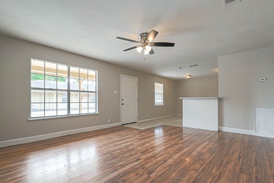 More Photos Of 8430 Round Rock Dr, Houston Apartments For Sale