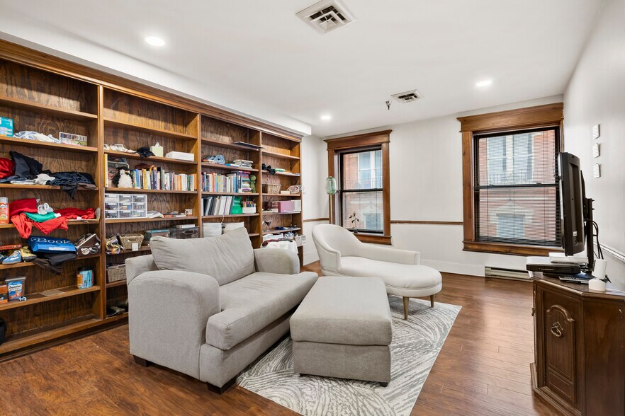 More Photos Of 82 N Pearl St, Albany Apartments For Sale