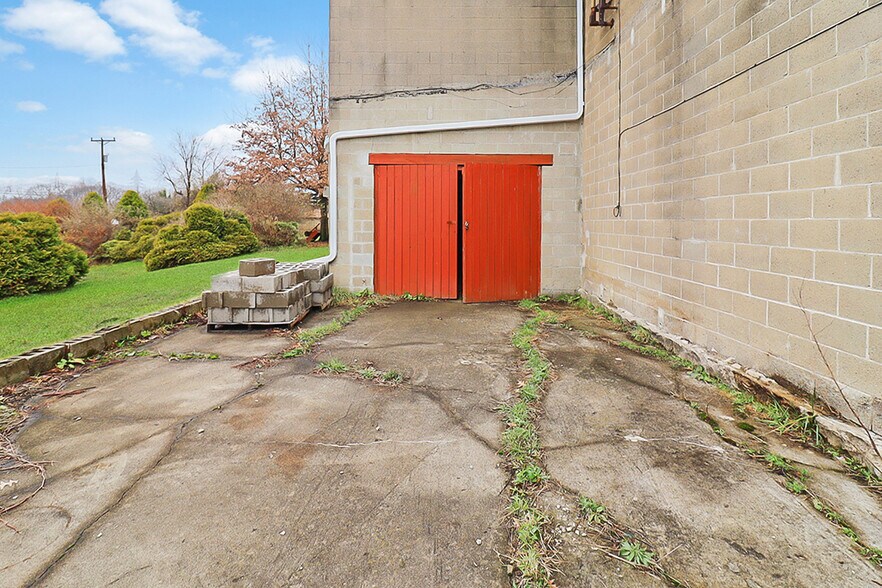 More Photos Of 704 California Ave, Rochester Industrial For Sale