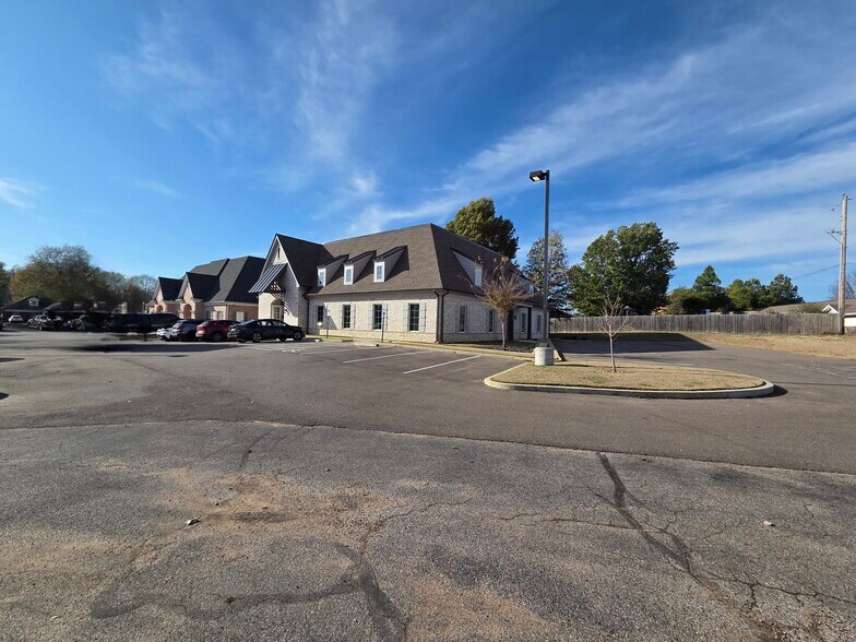 More Photos Of 6634 Summer Knoll Cv, Bartlett Office For Lease