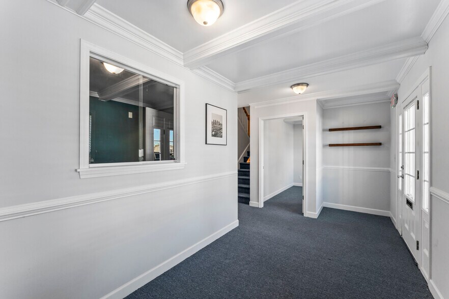 More Photos Of 104 Renaissance Cir, Mauldin Office For Lease