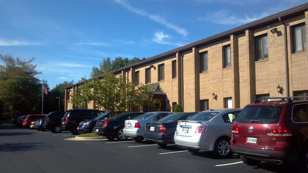 More Photos Of 5252 Lyngate Ct, Burke Office For Lease
