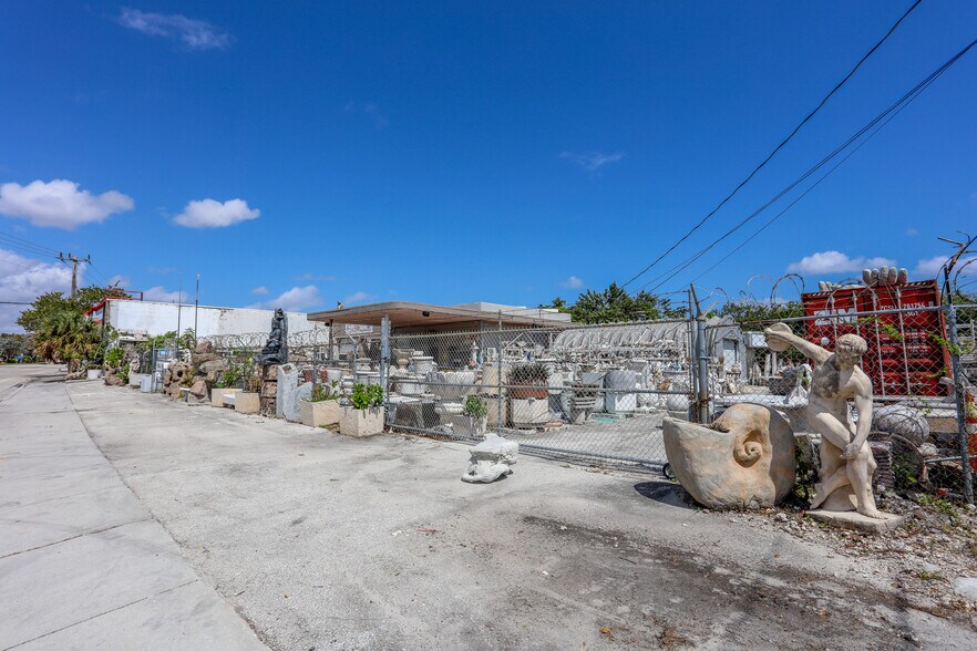 More Photos Of 1620 S Dixie Hwy, Pompano Beach Freestanding For Sale