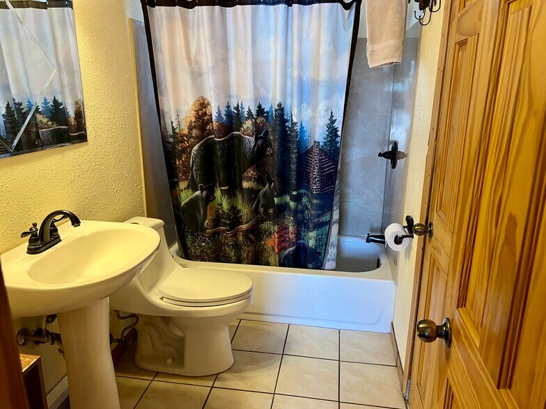 More Photos Of 501 S 6th St, Thermopolis Hotel For Sale