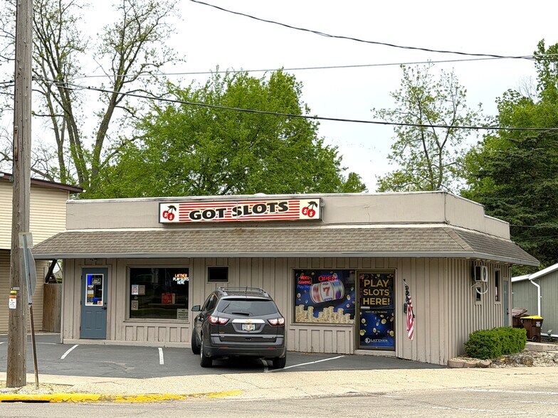 More Photos Of 900 Blackhawk Blvd, South Beloit Multifamily For Sale