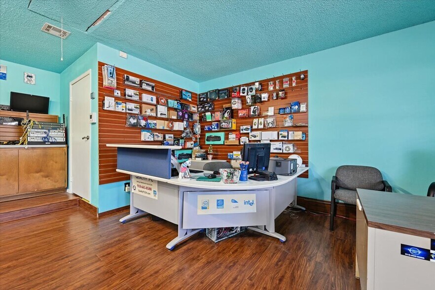 More Photos Of 4940 E 73rd St, Tulsa Office For Sale