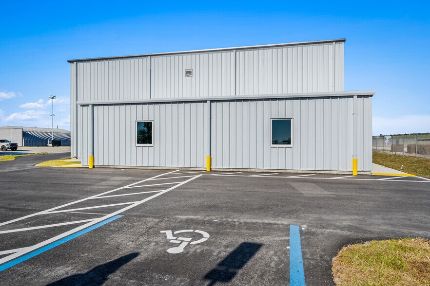 More Photos Of 2590 Airport North Dr, Vero Beach Warehouse For Sale