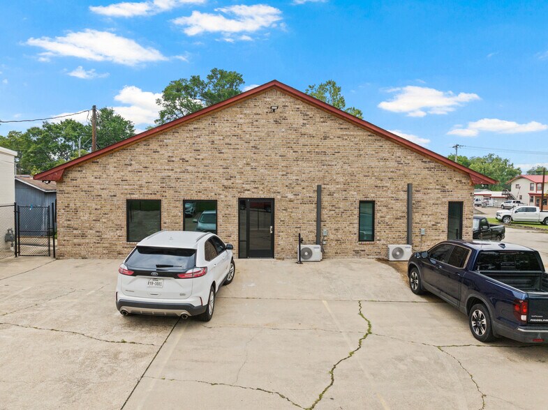 More Photos Of 107 E 11th St, Mount Pleasant Office For Sale