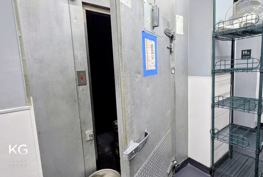 More Photos Of 3734 W Irving Park Rd, Chicago Restaurant For Lease