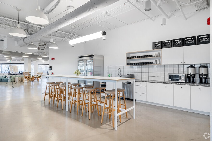 More Photos Of 3000 S Robertson Blvd, Los Angeles Loft Creative Space For Sale