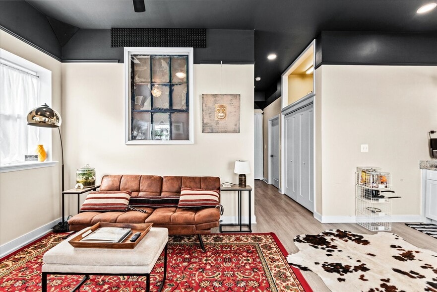 More Photos Of 10 Irving Ave N, Colonial Beach Apartments For Sale