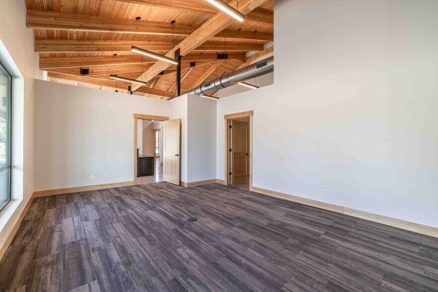 More Photos Of 8512 N Wayne Dr, Hayden Flex For Lease
