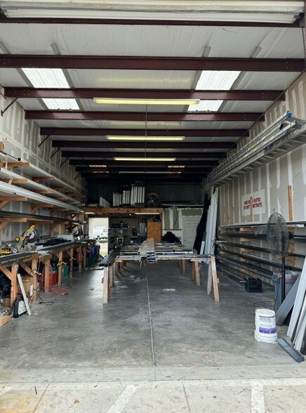More Photos Of 7253 Gasparilla Rd, Port Charlotte Warehouse For Lease