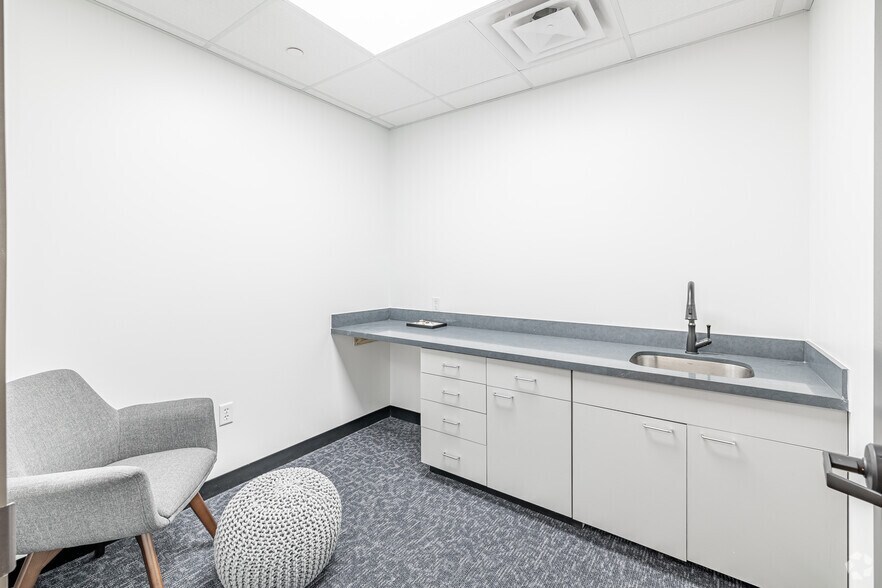 More Photos Of 7550 W Interstate 10, San Antonio Office For Lease