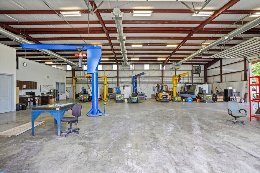 More Photos Of 8904 Taub Rd, Houston Manufacturing For Lease