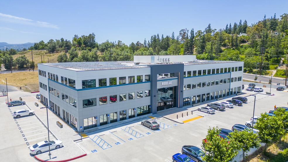 Primary Photo Of 7320 Woodlake Ave, West Hills Medical For Lease