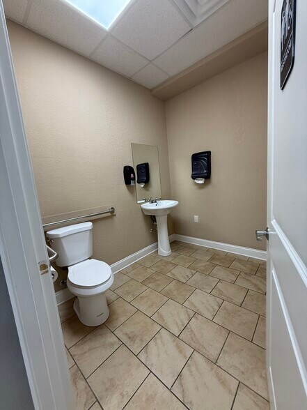 More Photos Of 1030 Wintergap Rd, Oliver Springs Office For Sale