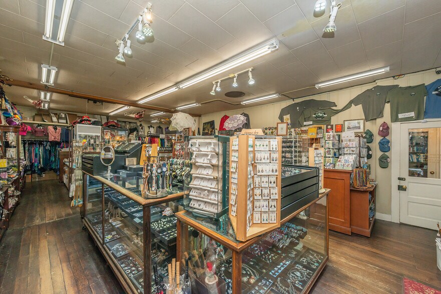 More Photos Of 481 Main St, Weaverville Hotel For Sale