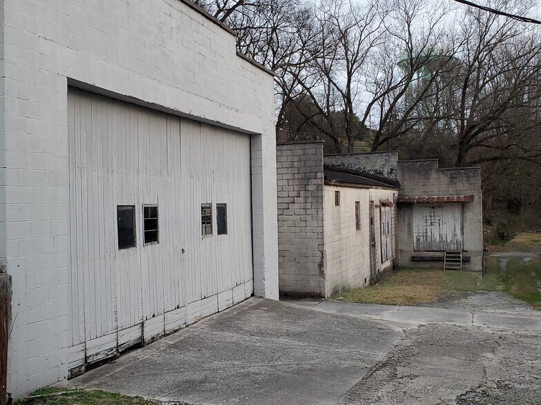 More Photos Of 301 Depot St, McMinnville Manufacturing For Sale