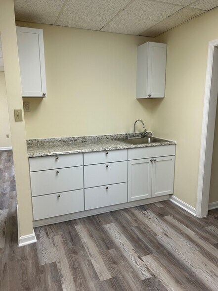 More Photos Of 9244A Mosby St, Manassas Office For Lease