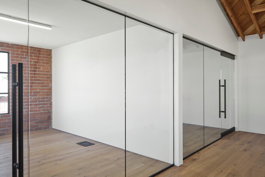 More Photos Of 3626 W Jefferson Blvd, Los Angeles Loft Creative Space For Lease