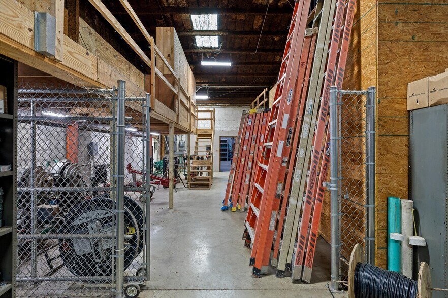 More Photos Of 1801 E 23rd St, Chattanooga Light Distribution For Lease