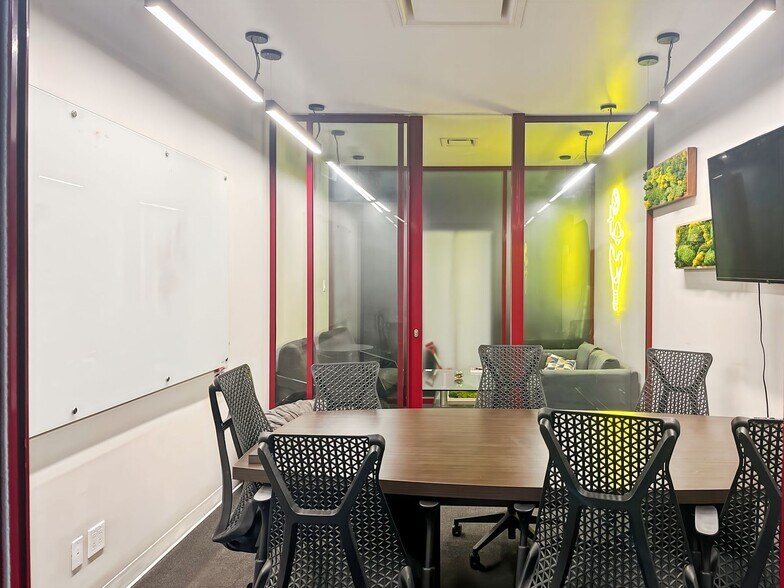 More Photos Of 4012A Rue Wellington, Verdun Coworking Space