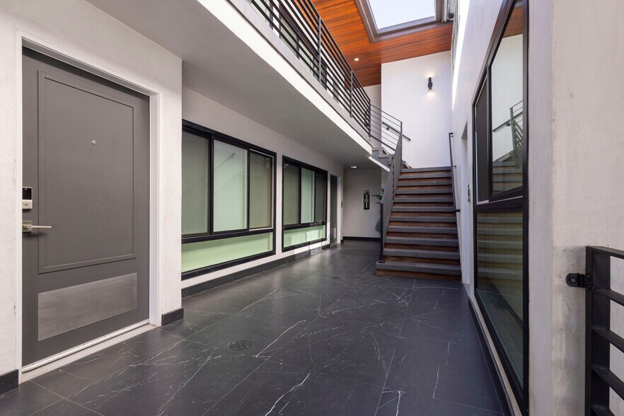 More Photos Of 1267 N Laurel Ave, West Hollywood Apartments For Sale
