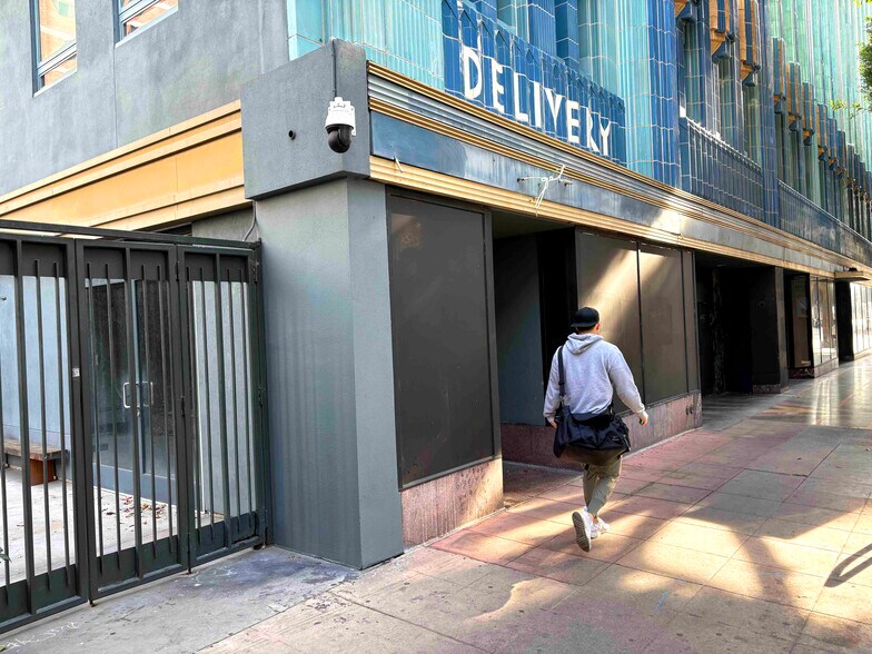 More Photos Of 215 W 9th St, Los Angeles Apartments For Lease