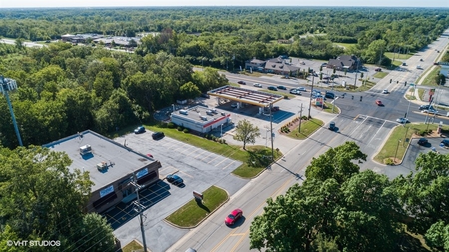 More Photos Of 15801 Oak Park Ave, Oak Forest Showroom For Lease