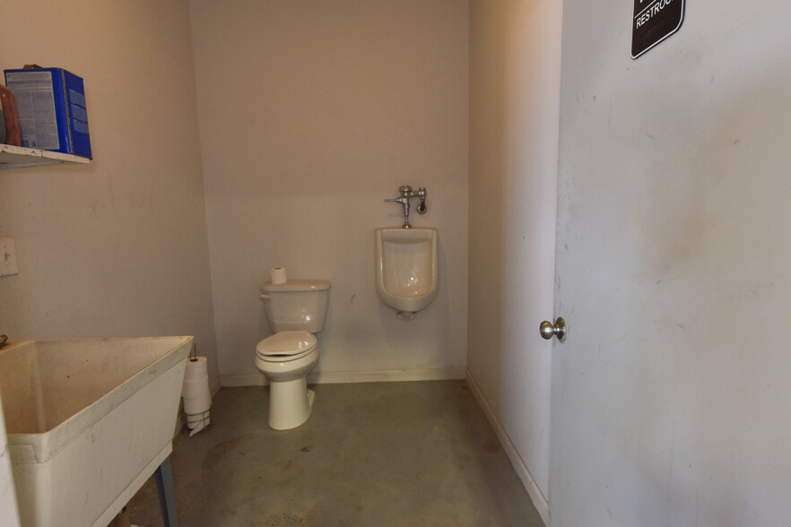 More Photos Of 36154 Enterprise, Trenton Light Manufacturing For Sale