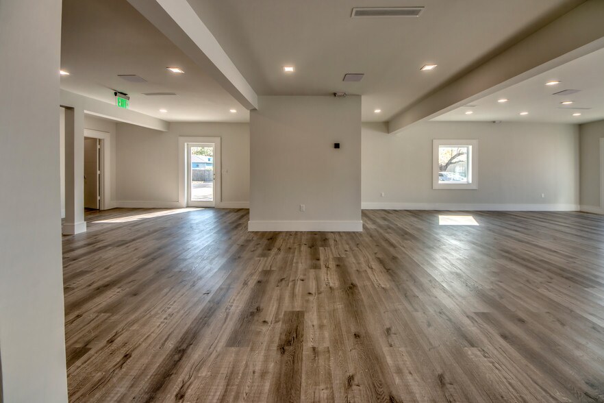 More Photos Of 3015 Tamiami Trl E, Naples Storefront Retail Office For Sale