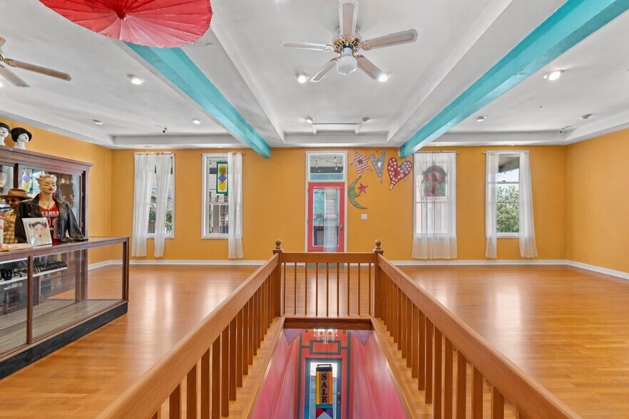 More Photos Of 84 Spring St, Eureka Springs Storefront Retail Residential For Sale