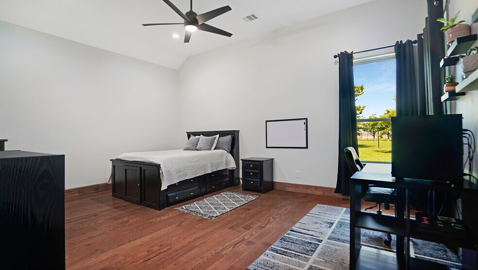 More Photos Of 10511 W Hidden Lake Ln, Richmond Specialty For Sale