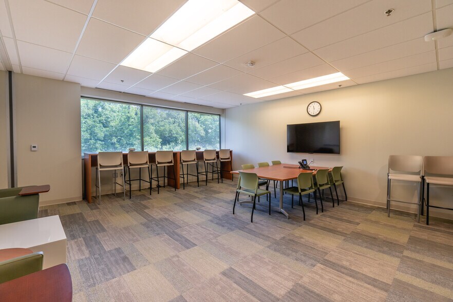 More Photos Of 20255 Victor Pky, Livonia Loft Creative Space For Lease