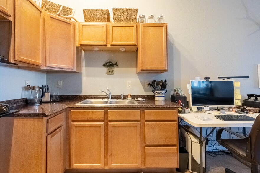 More Photos Of 211 Jetway Dr, Belgrade Flex For Sale