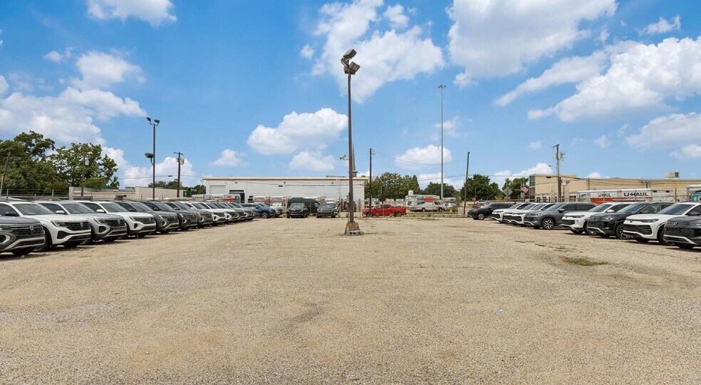 More Photos Of 416-418 Bishop Ave, Richardson Land For Lease