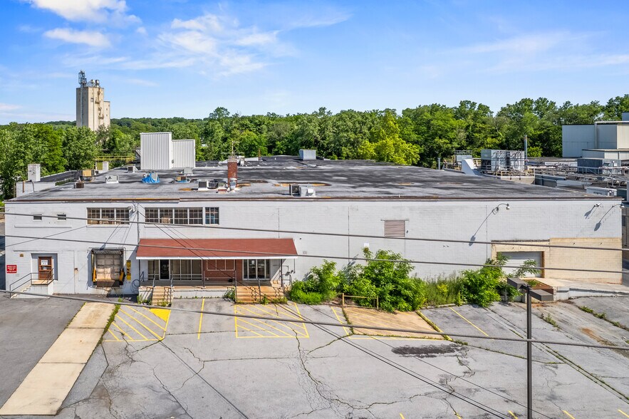 More Photos Of 1507 Willow St, Lebanon Warehouse For Sale