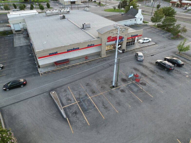 More Photos Of 3850 Holston Dr, Knoxville Supermarket For Sale