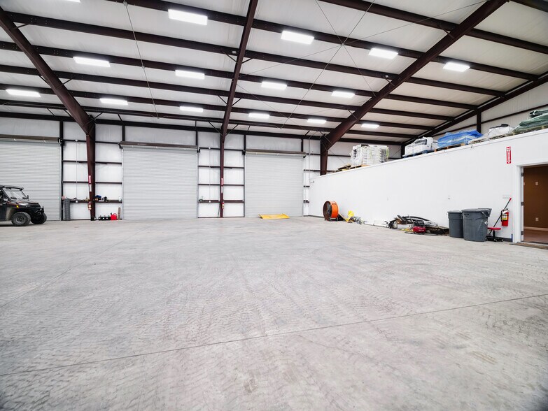 More Photos Of 109 Alamirah, Hutto Warehouse For Lease