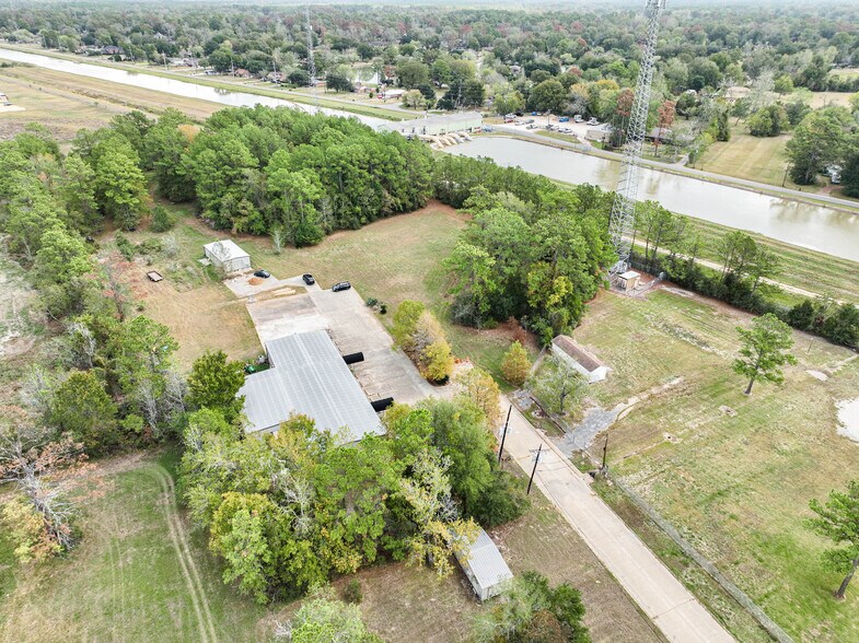 More Photos Of 7415 Eastex Freeway Plaza, Beaumont Industrial For Sale