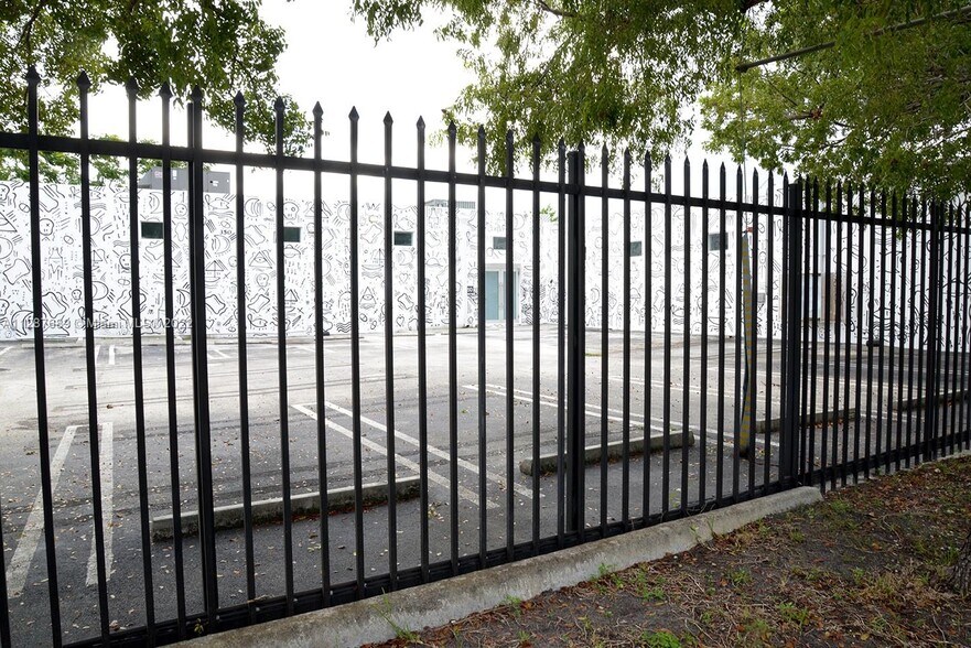 More Photos Of 350-360 NE 60th St, Miami Loft Creative Space For Lease