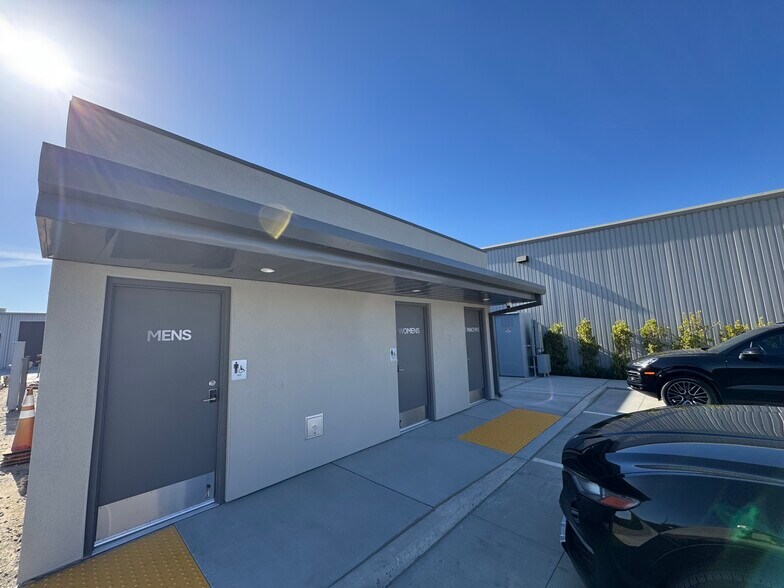 More Photos Of 49751 Oates Ln, Coachella Parking Garage For Sale