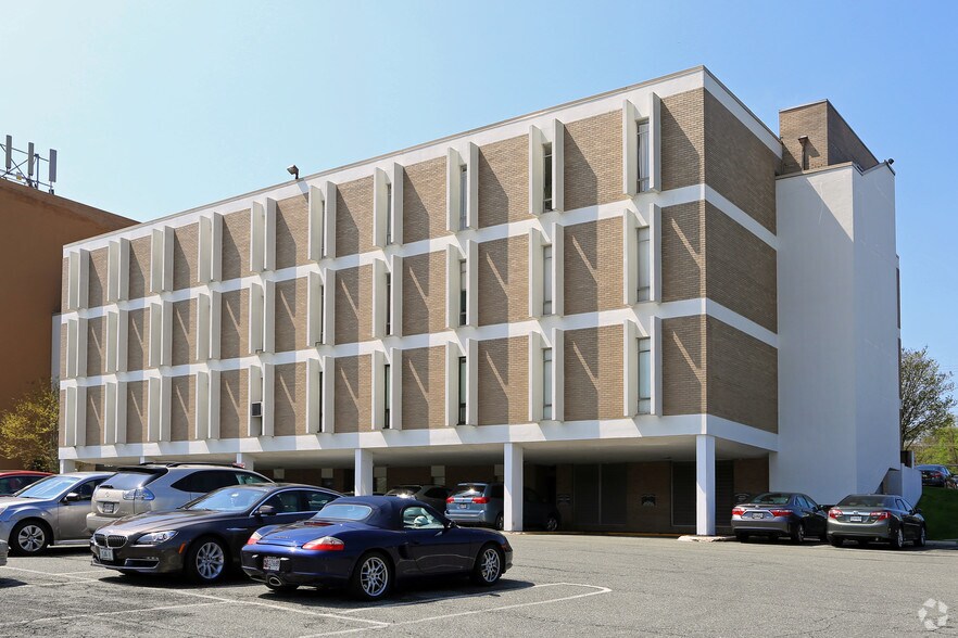 Primary Photo Of 11125 Rockville Pike, Rockville Medical For Sale