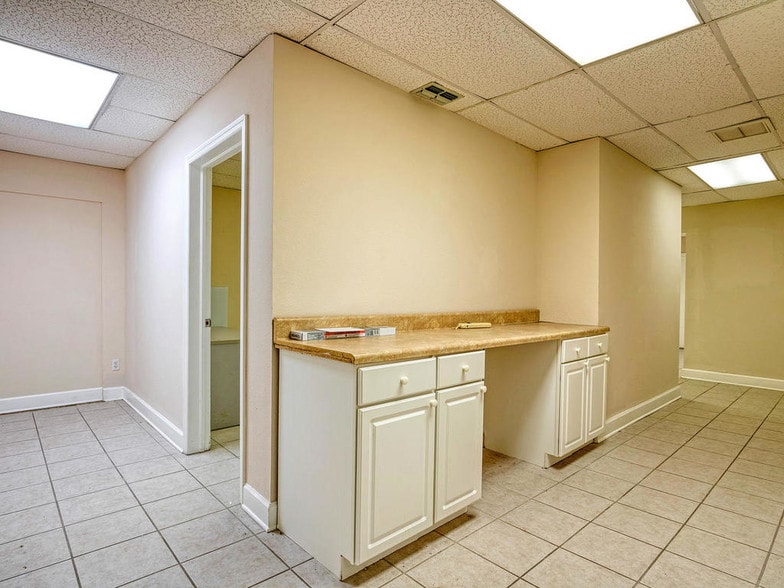 More Photos Of 701 N Hercules Ave, Clearwater Medical For Lease