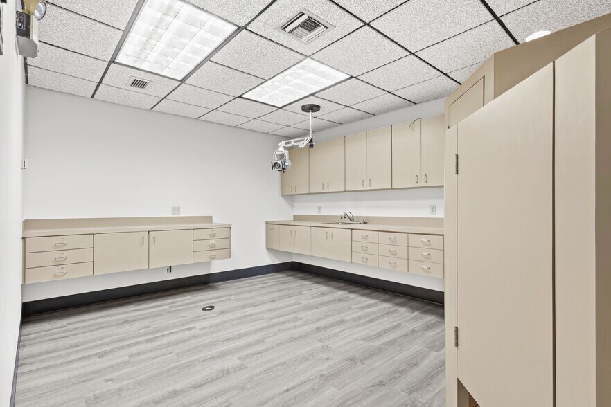 More Photos Of 6210 Samuel Wells, Jacksonville Medical For Sale