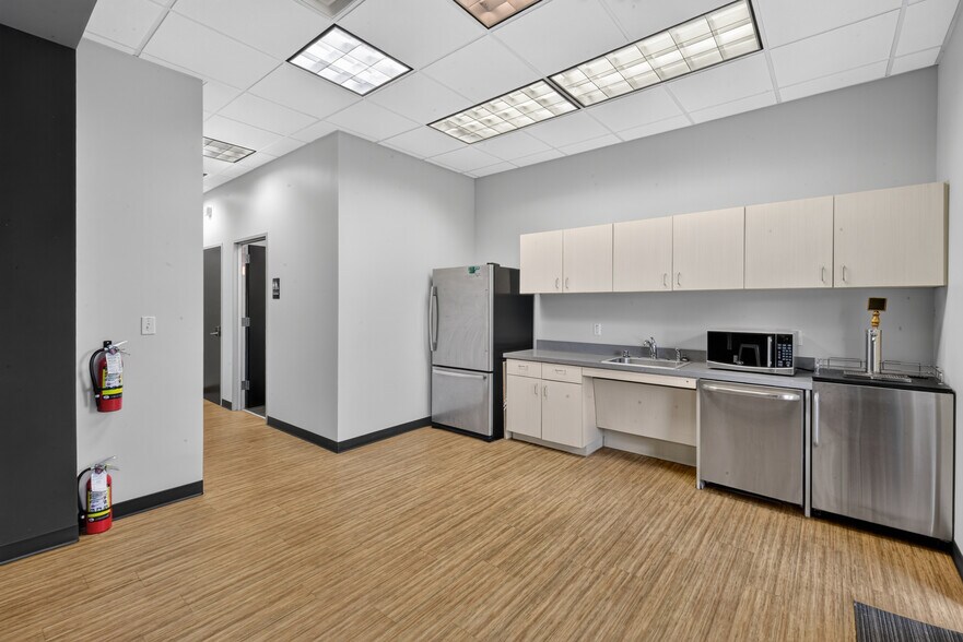 More Photos Of 10601 Pecan Park Blvd, Austin Office For Sale